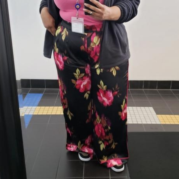 Brand New Torrid Wide Leg Satin High Rise Pant - Picture 3 of 3